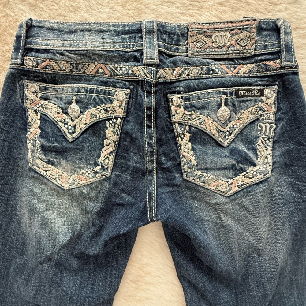 Miss Me Mid-Rise Embroidered Bedazzled Non- distressed Capri Jeans size 27